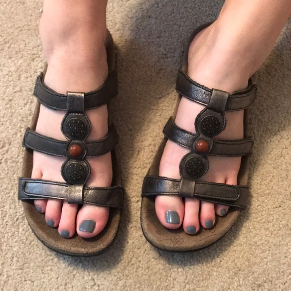 Taos Footwear Shoes - taos silver adjustable width sandals. size 9